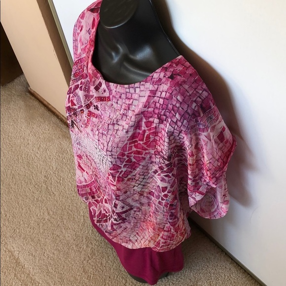 Pink short sleeve top with rhinestones. Size L - Picture 4 of 7